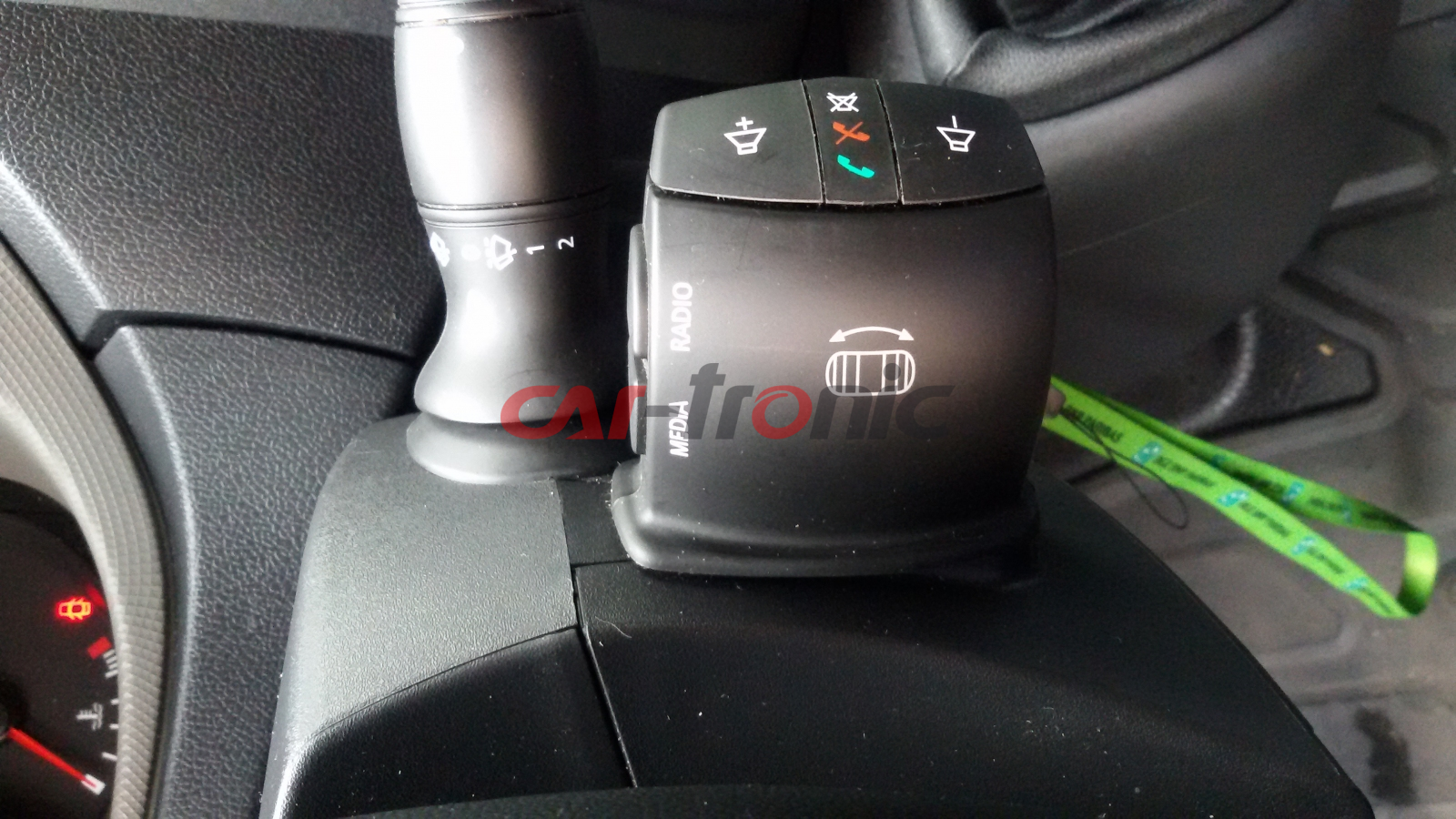 Adapter do sterowania z kierownicy Renault Trafic, Master 2015-> CTSRN011