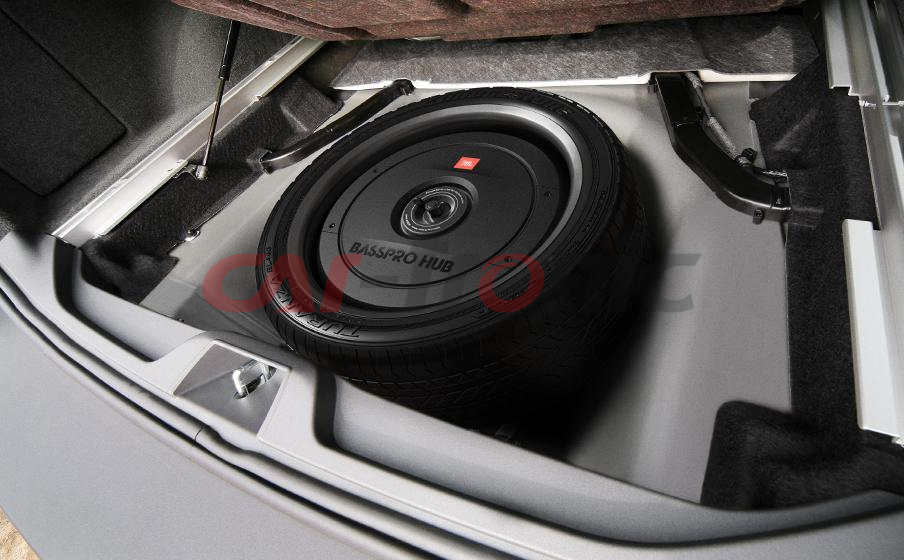 Ultrakompaktowy aktywny subwoofer JBL BASSPRO HUB 11 cali (360mm)