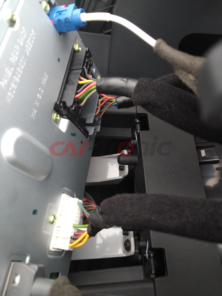 Adapter do sterowania z kierownicy Hyundai i35 2010 - 2015, Kia Sportage. Fabryczna nawigacja, wzmacniacz i kamera cofania CTSHY013.2