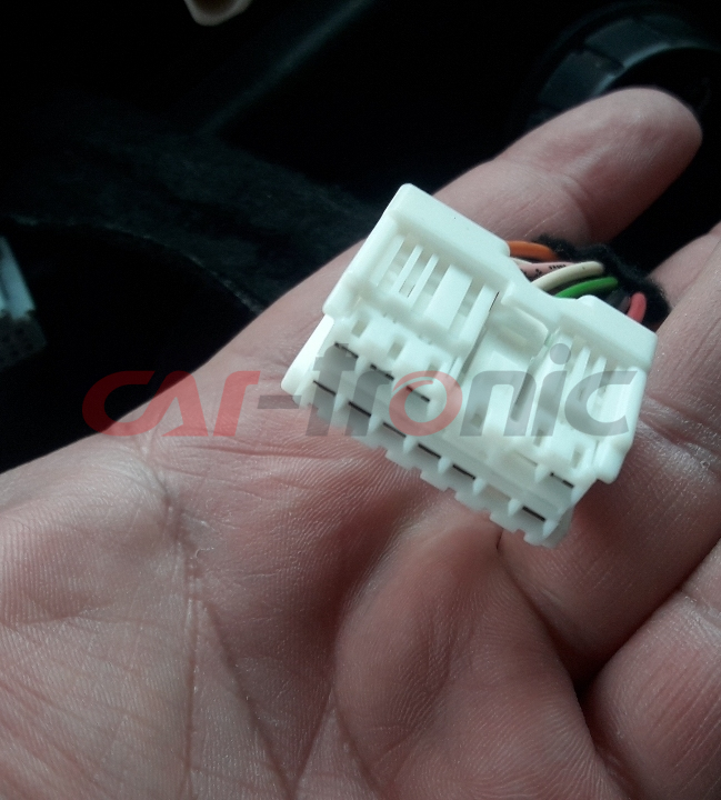 Adapter do sterowania z kierownicy Renault Master, Twingo, Trafic, Captur CTSRN009