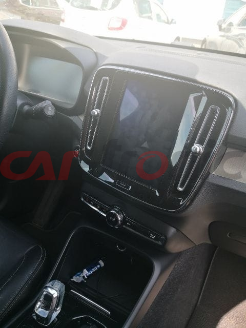 Interfejs do podłączenia kamery cofania Volvo XC90 2015 -> z nawigacją Sensus Connect i monitorem 8,7 cala.