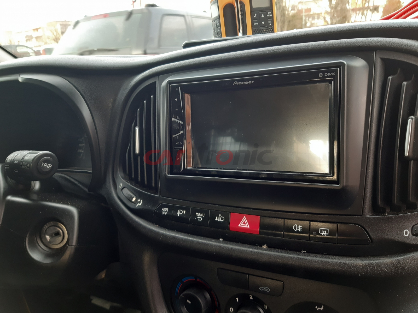 Ramka radiowa 2 DIN Fiat Doblo, Opel Combo 2015-> Matowa