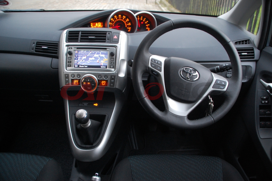 Ramka radiowa 2 DIN Toyota Verso 2009 - 2011