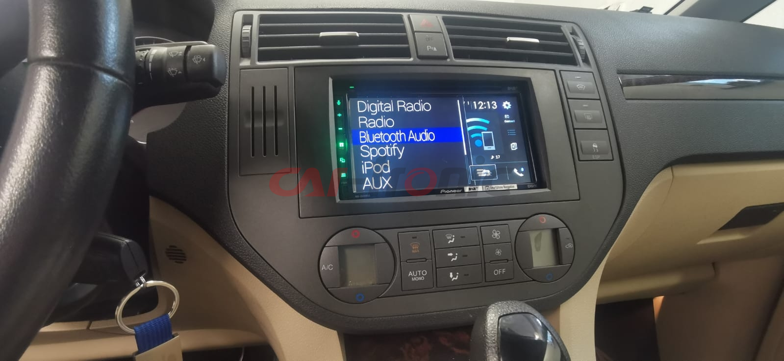 Stacja multimedialna Pioneer AVH-Z5200DAB. Apple CarPlay i Android Auto