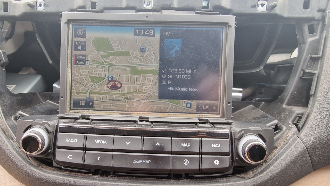 Liides tagumise kaamera ühendamiseks Hyundai i20, Tucson, Santa Fe jaoks