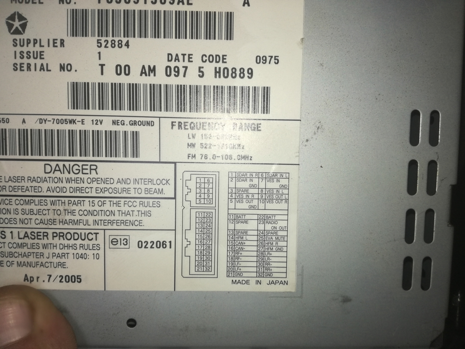 Adattatore per comandi al volante per Chrysler, Dodge e Jeep Wrangler. Alimenta l'amplificatore Boston Acoustics di fabbrica.