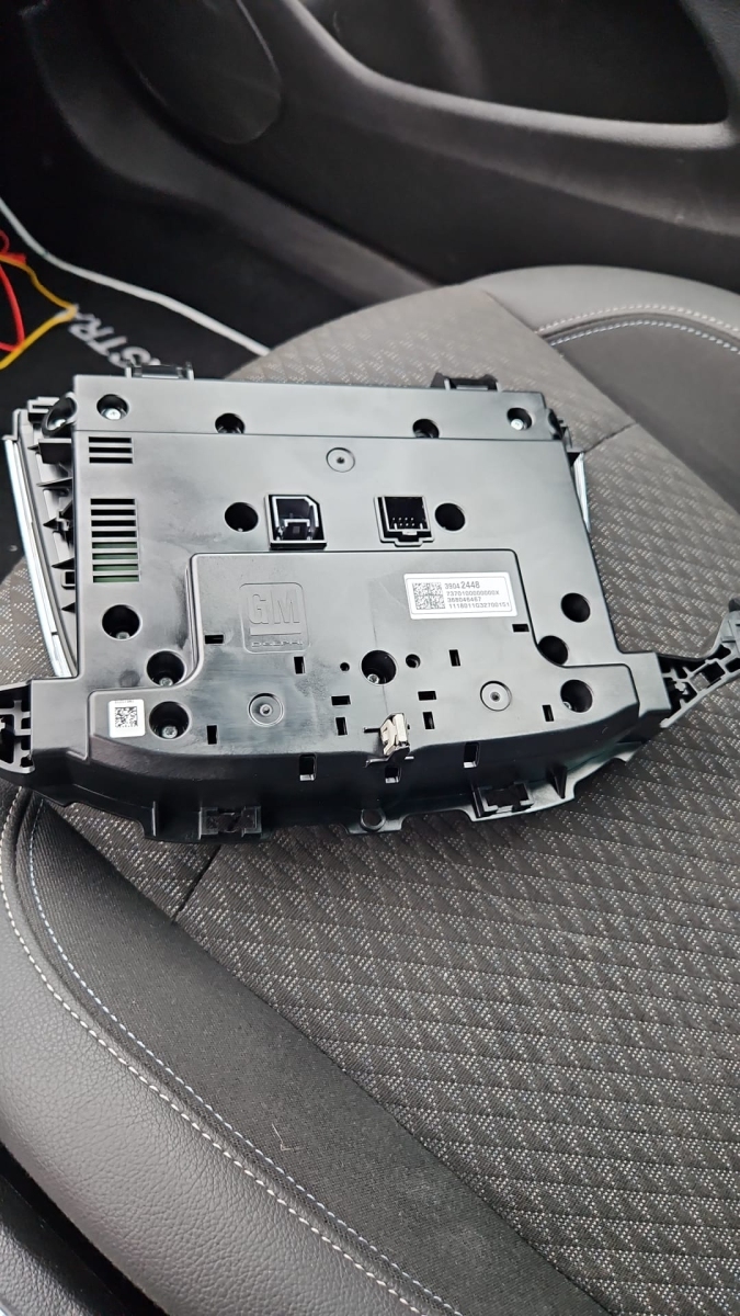 Schnittstelle zum Anschluss der Opel 2-Teile R4.0 IntelliLink Kamera