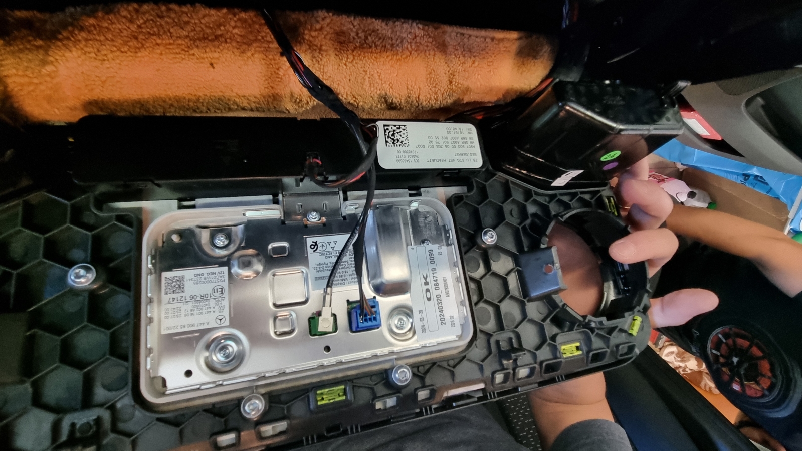 Interfaccia per il collegamento della telecamera Mercedes Sprinter MBUX NTG7 (CVBS/AHD)