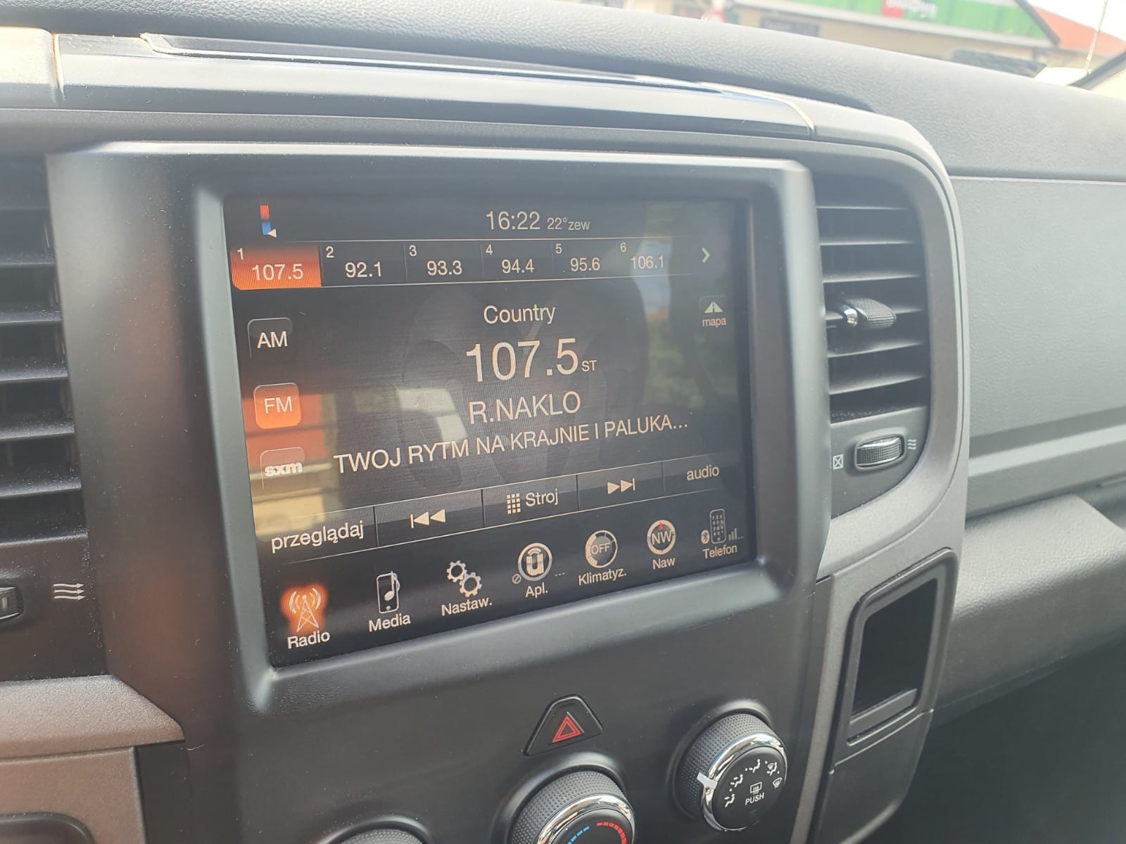 Schnittstelle zum Anschluss einer Chrysler/Dodge/Jeep Uconnect Touch 8.4 Rückfahrkamera (52 Pin)