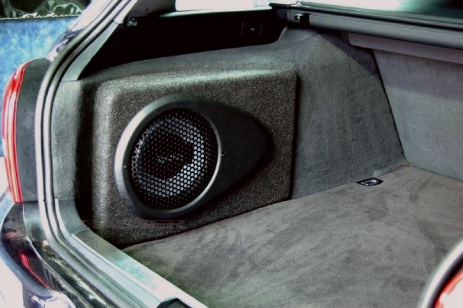 Audi A4 B5 station wagon subwoofer enclosure