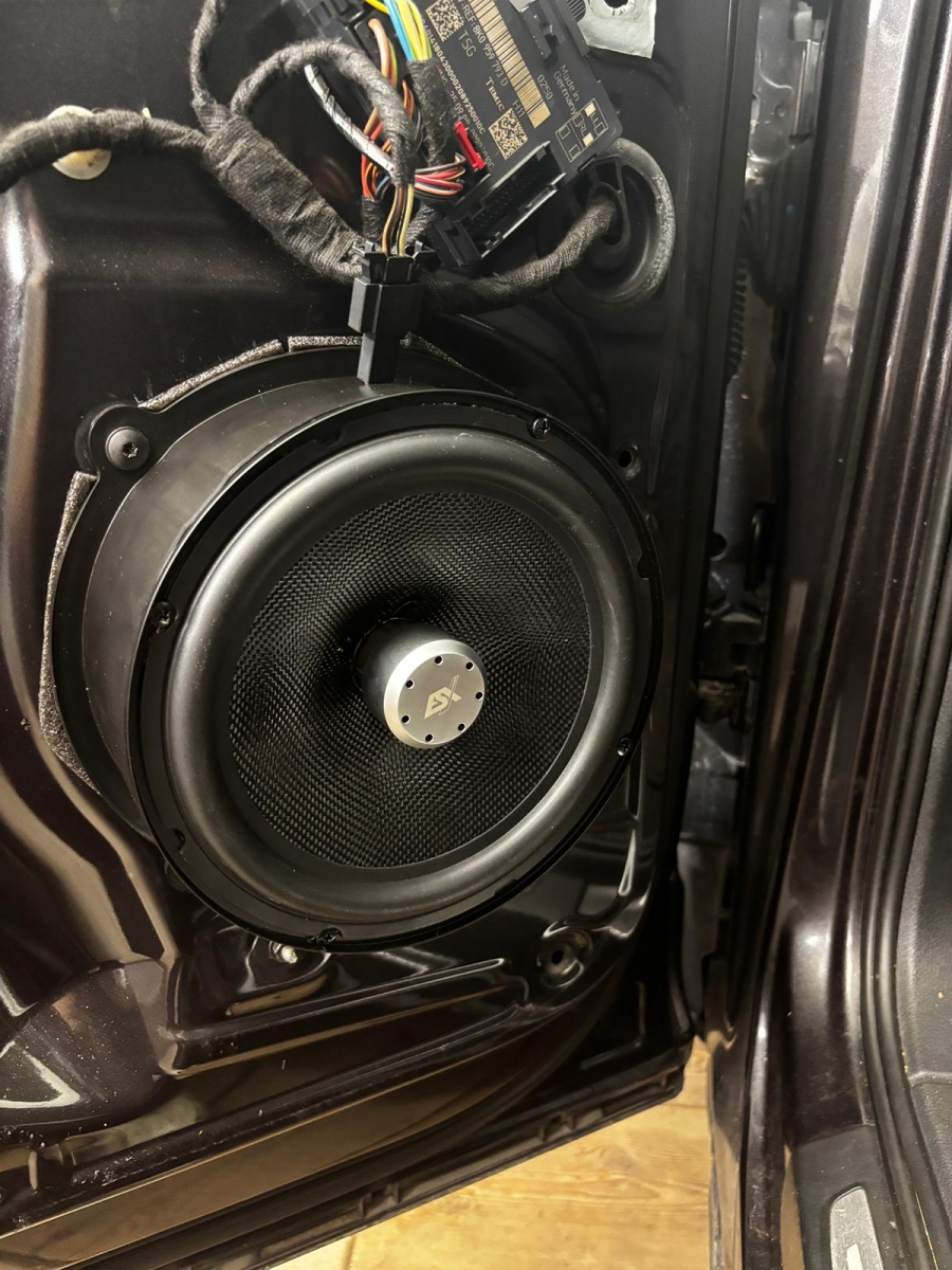 Ramki głośnikowe Audi TT, Q7. Ø200mm - drzwi przód.