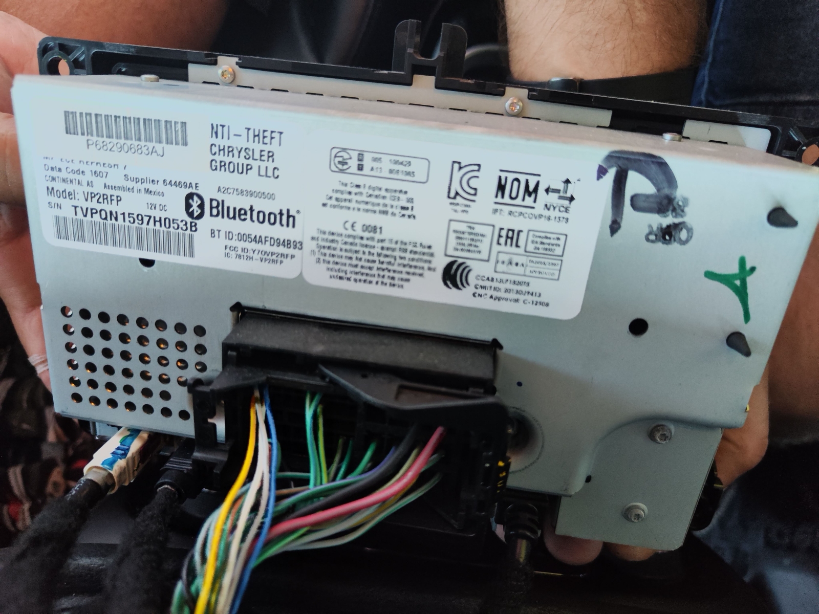 Adapteri Fiat 500:n peruutuskameraan. Jeep Compass, Renegade, Wrangler 7 tuumaa