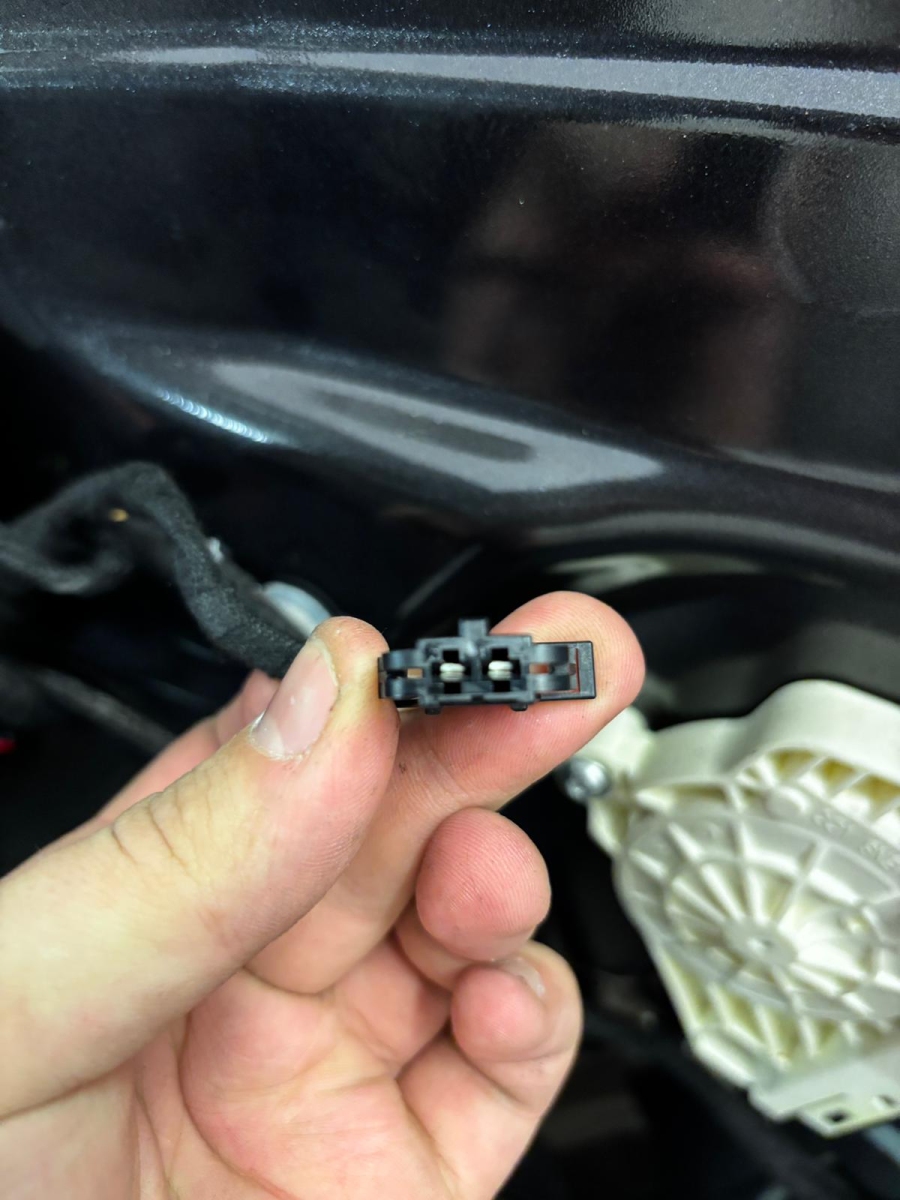 Adapter głośnikowy Audi A3, A4, A6, Q5, Q7