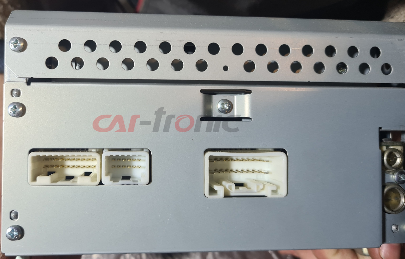 Adapter do sterowania z kierownicy Toyota Avensis, Corolla, RAV4, Yaris. Wzmacniacz JBL CTSTY00CAMP