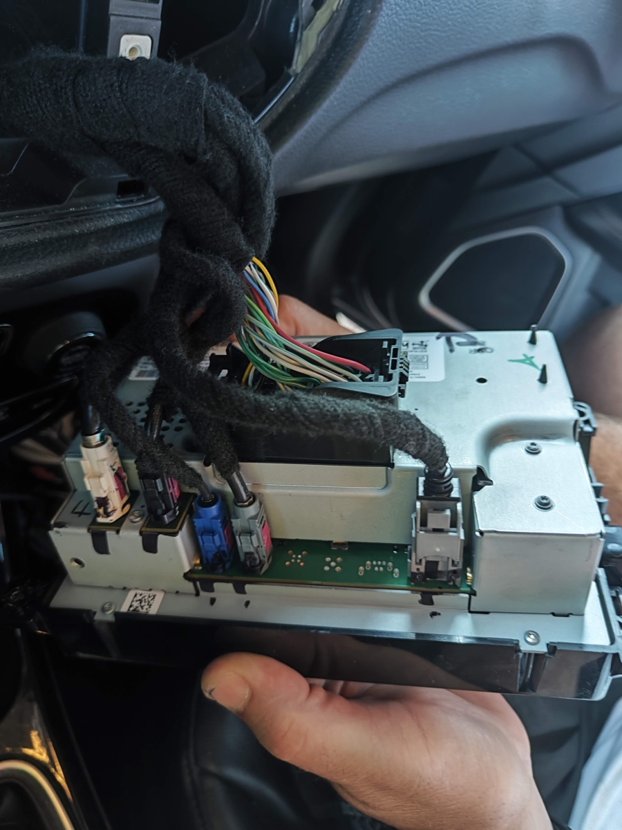 Adapteri Fiat 500:n peruutuskameraan. Jeep Compass, Renegade, Wrangler 7 tuumaa