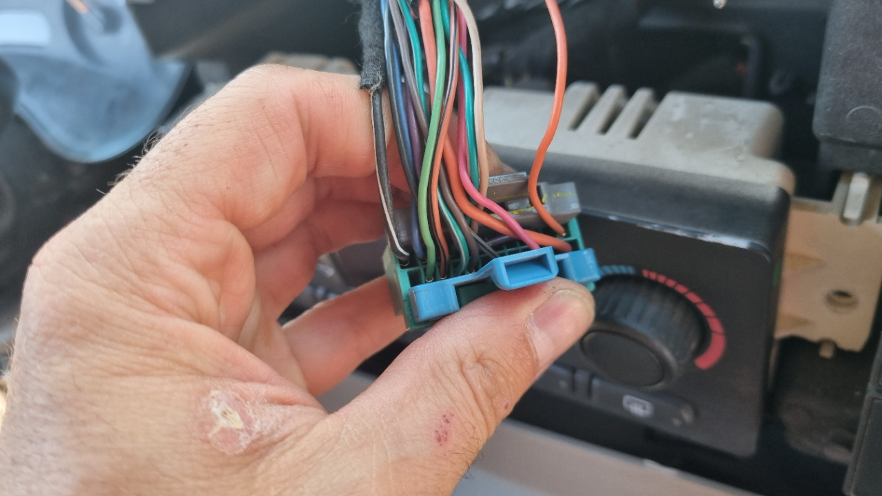 Adattatore per comandi al volante Chevrolet Avalanche, Corvette, Suburban CTSCV007.2