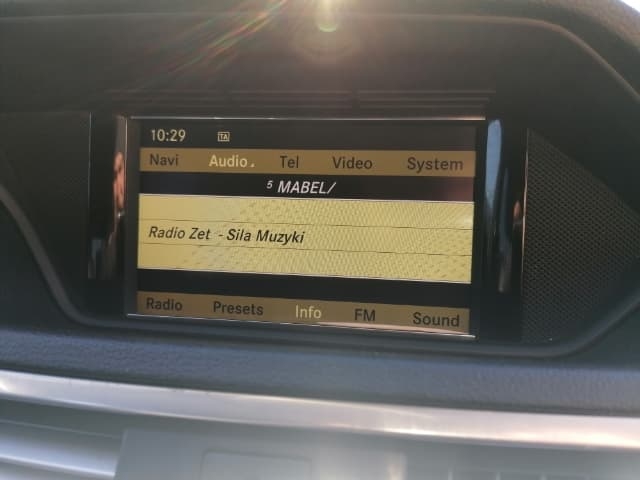 Adapteri Mercedes NTG4/4.5 -peruutuskameran liittämiseen ja aktivointiin