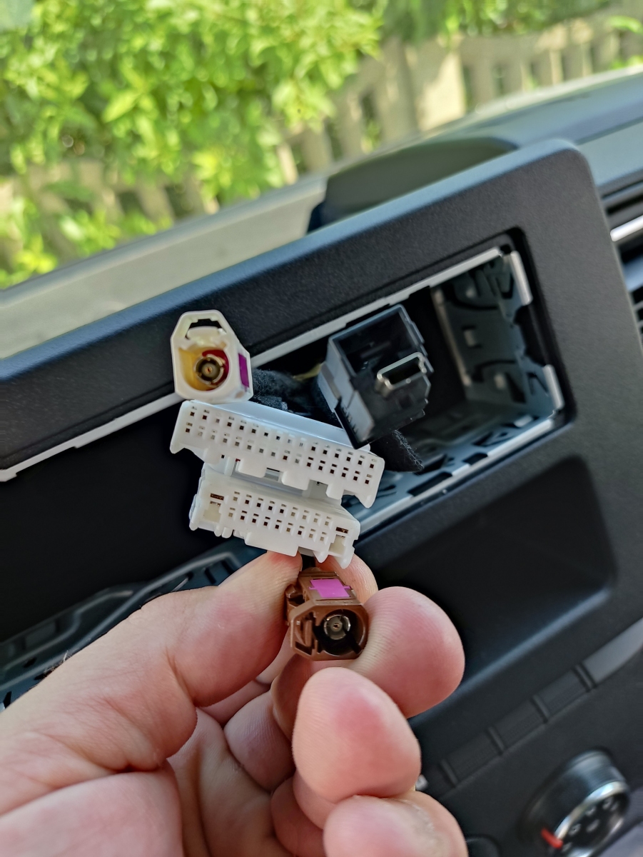 Steering wheel control adapter Renault Trafic, Master 2015-> CTSRN011