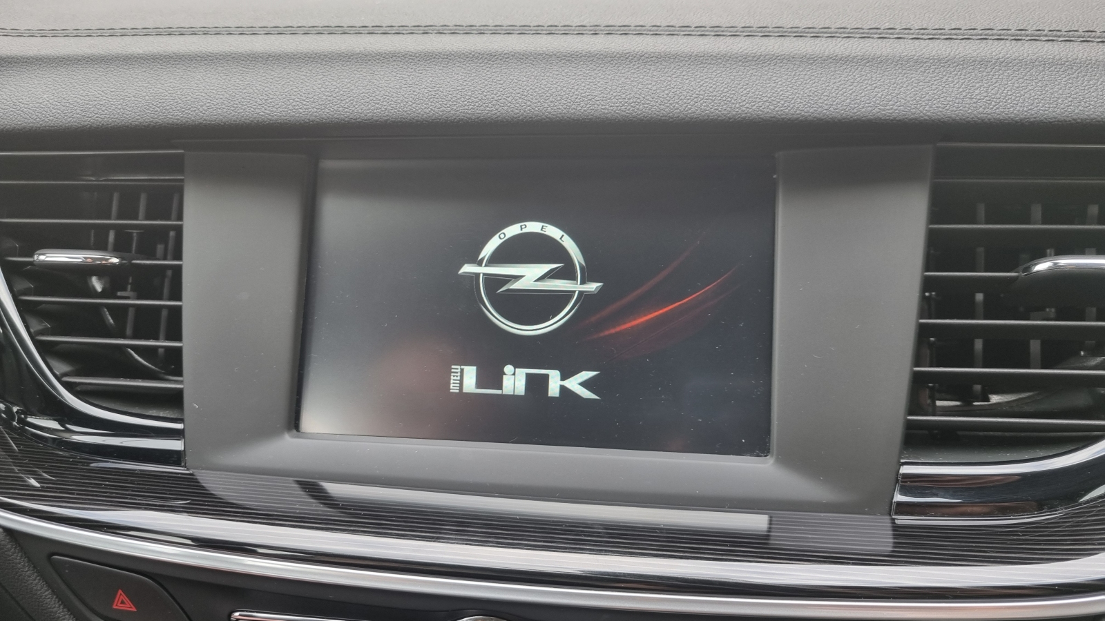 Schnittstelle zum Anschluss der Opel 2-Teile R4.0 IntelliLink Kamera