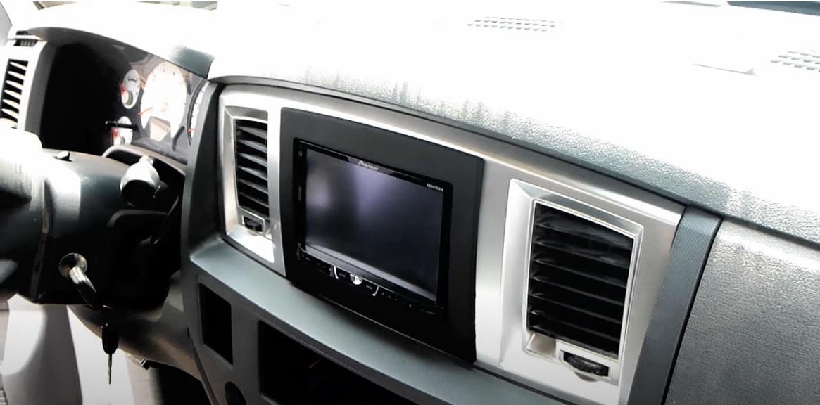 Radio frame 2 DIN Dodge RAM 1500, 2500, 3500