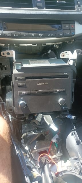 Adaptateur pour connecter une caméra de recul Lexus au système de navigation Media-Navigation GEN8 13CY.