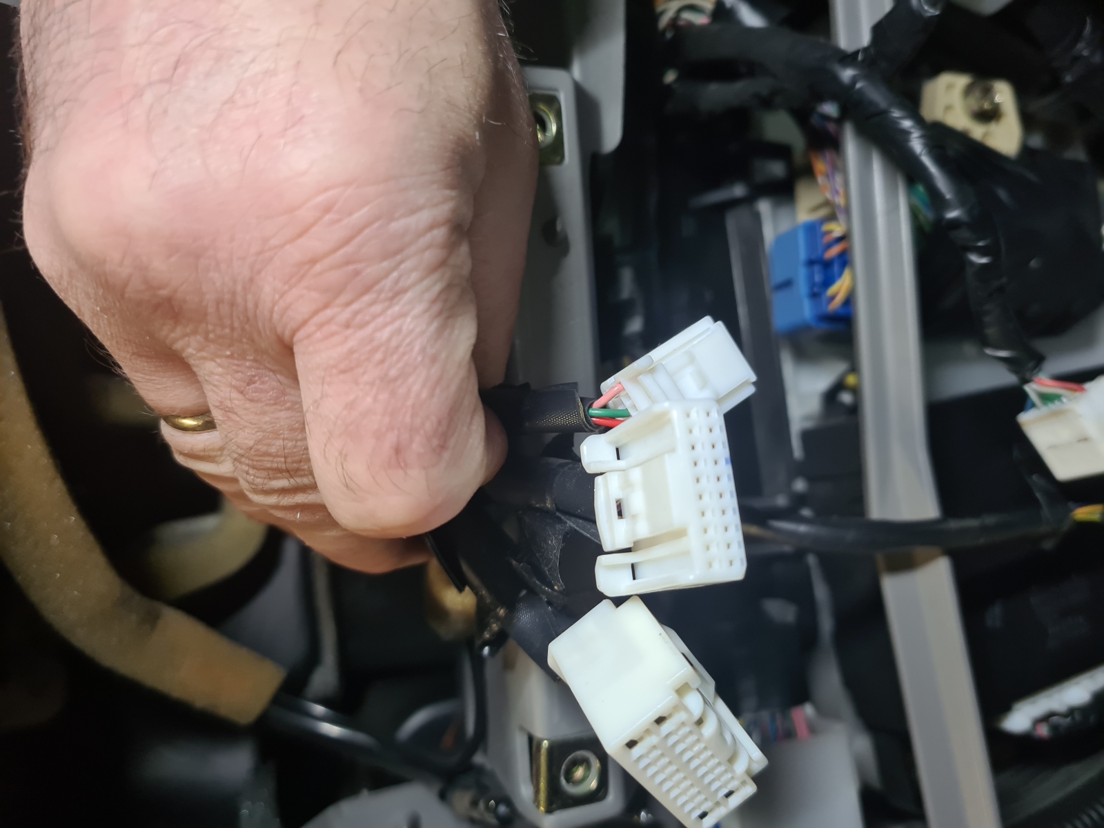 Adapter do sterowania z kierownicy Toyota Avensis, Corolla, RAV4, Yaris. Wzmacniacz JBL CTSTY00CAMP