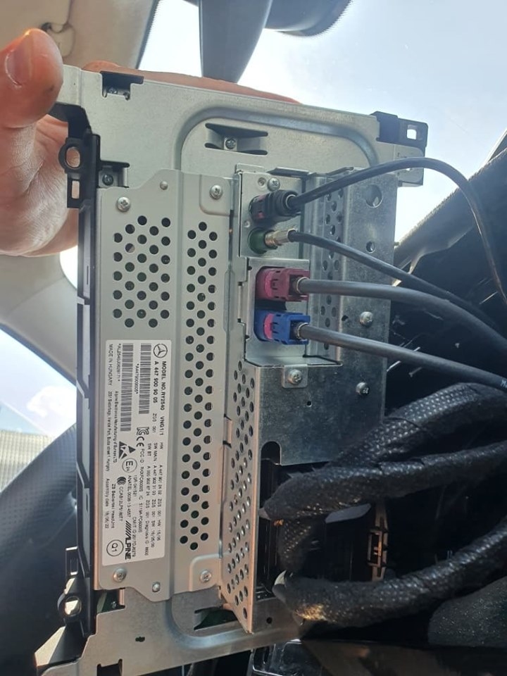 Adapter Mercedes Vito W447 tagurduskaamera ühendamiseks ja aktiveerimiseks koos Audio 15-ga