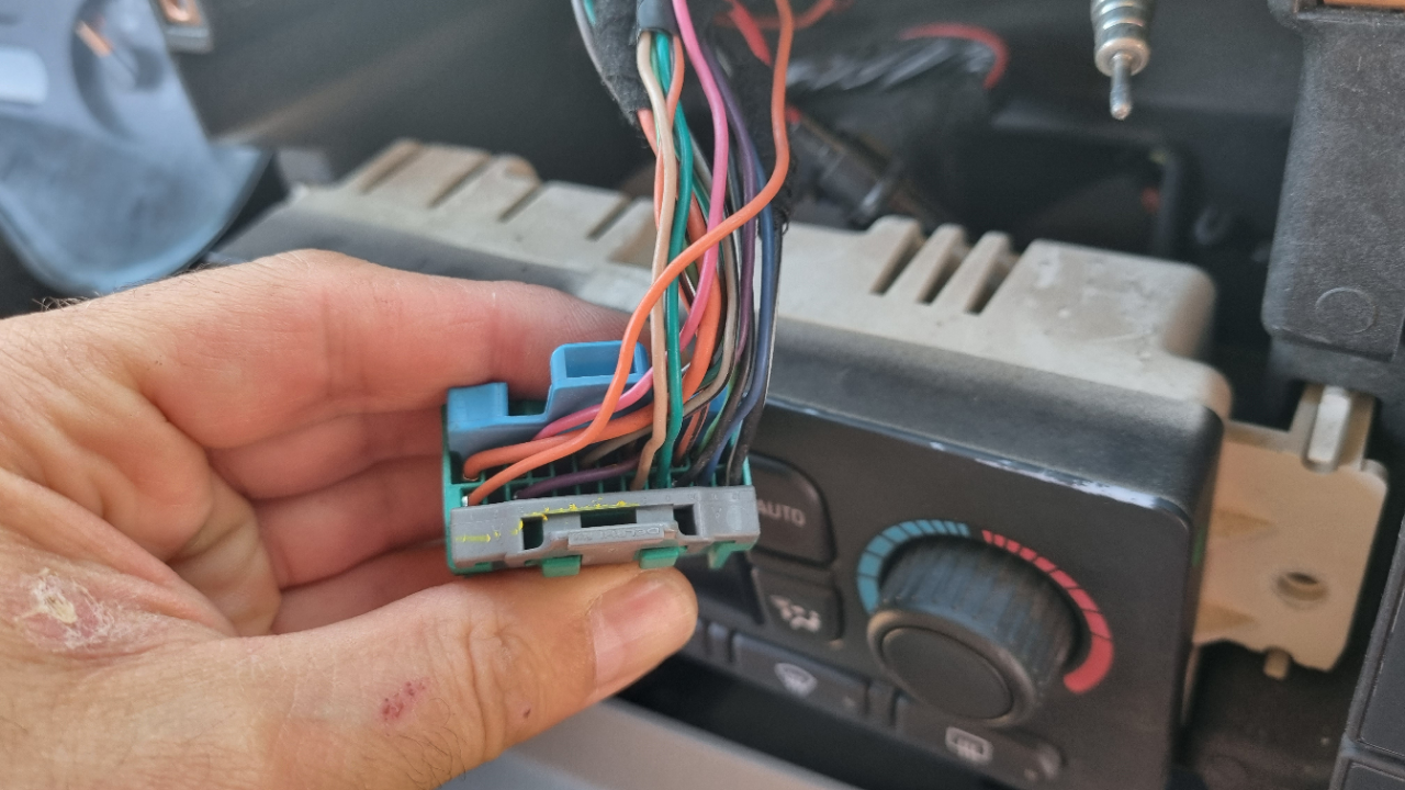 Adattatore per comandi al volante Chevrolet Avalanche, Corvette, Suburban CTSCV007.2