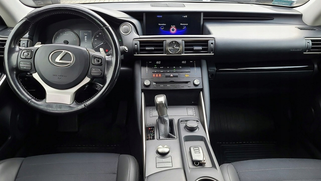 Adaptateur pour connecter une caméra de recul Lexus au système de navigation Media-Navigation GEN8 13CY.