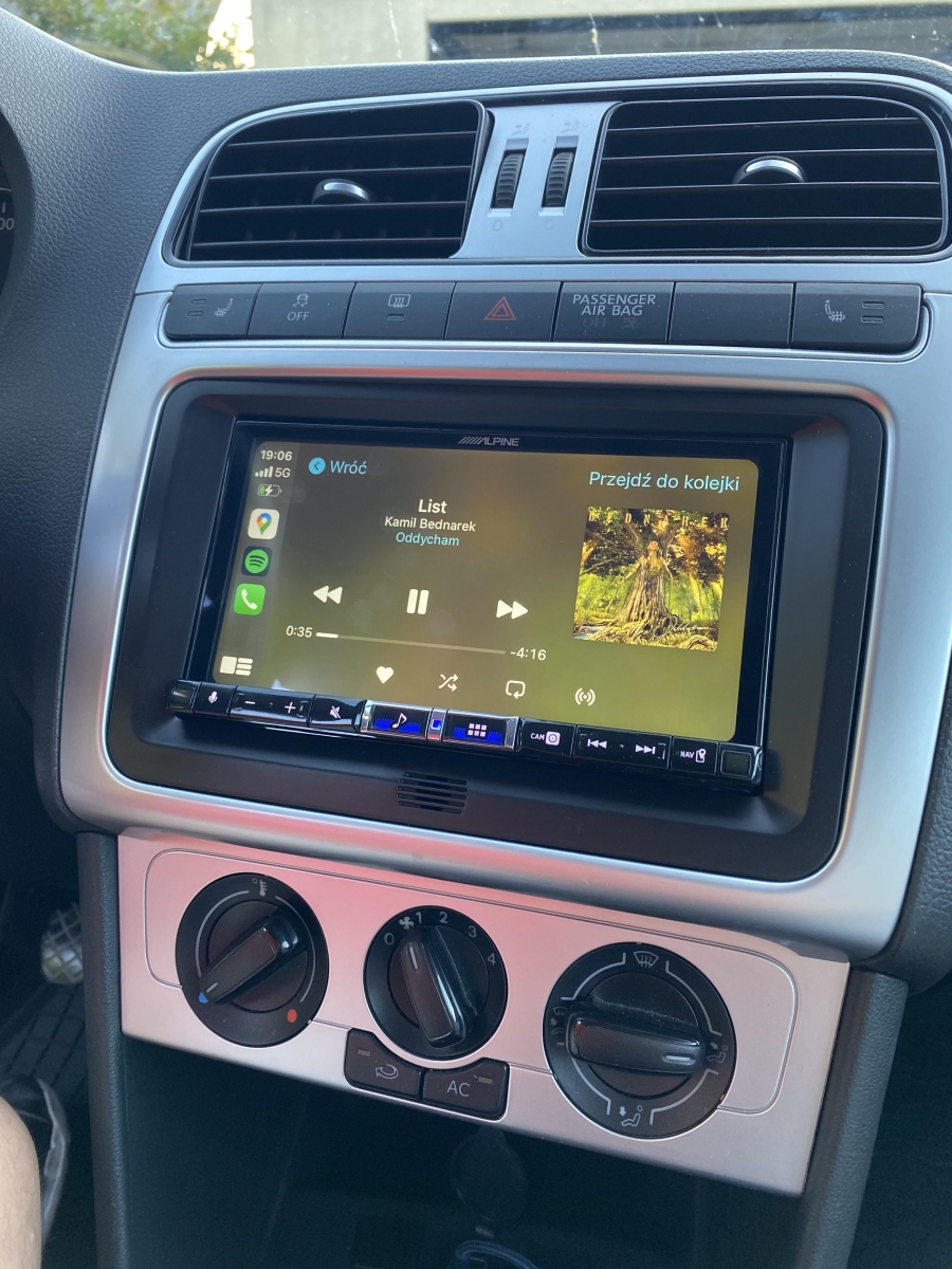 Ramka radiowa 2 DIN VW Golf, Jetta, Passat, T5, T6, Seat, Skoda Octavia II czarny błyszczący