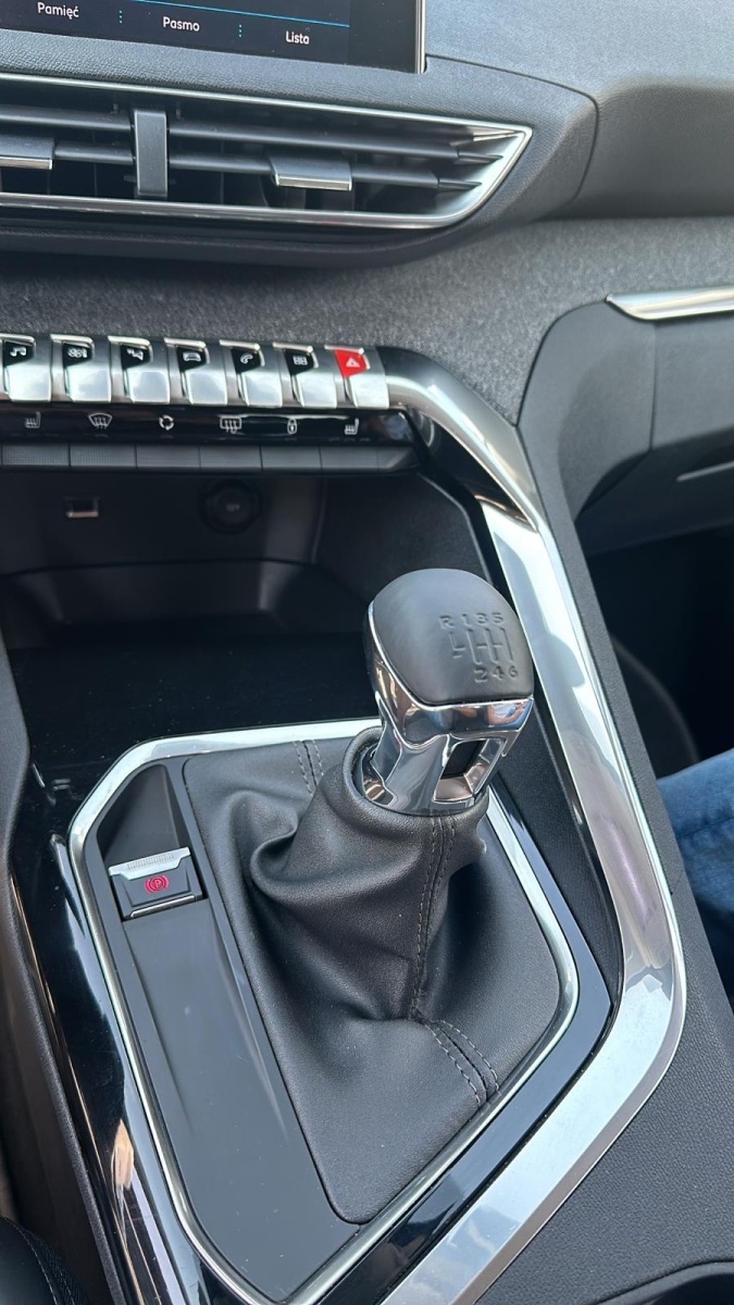 Gränssnitt för anslutning av en Citroën-, Peugeot-, Opel- eller Toyota ProAce-kamera. NAC- eller RCC-system. 7-tums eller 8-tums skärm.