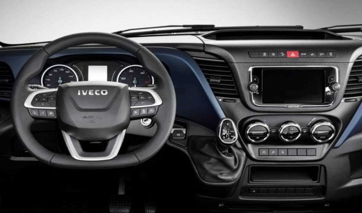 Iveco Daily 2019 tolatókamerához adapter -> 7 hüvelykes monitor