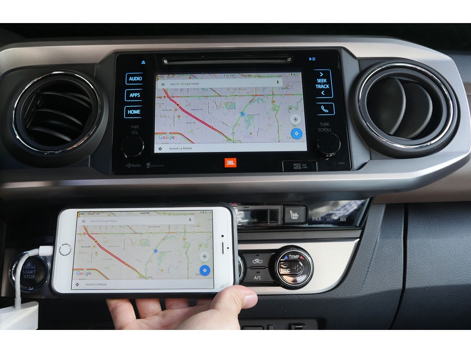 Beat-Sonic IF-02AEP älypuhelimen peilaussarja Toyota iPhonelle. Touch2- ja Touch2Go-järjestelmät