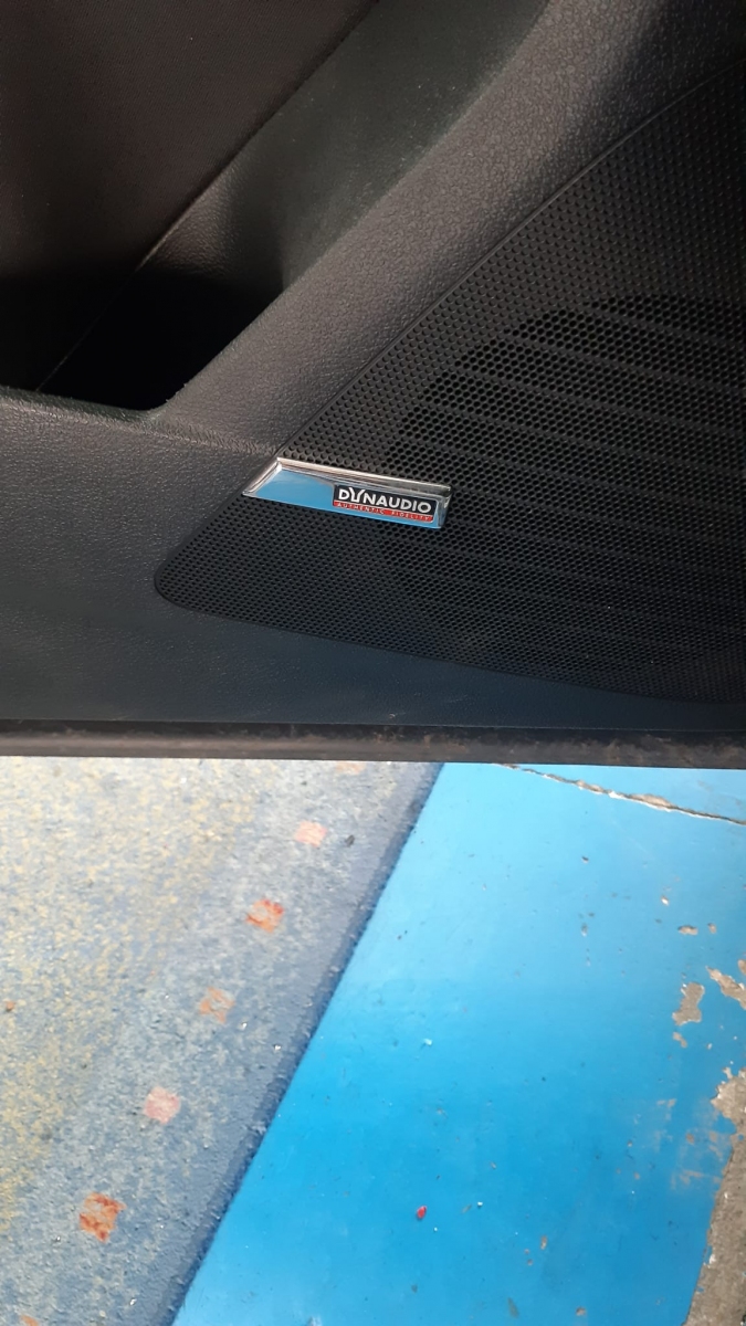 Steering wheel adapter + info VW 2009-> CTUVW01 + Dynaudio