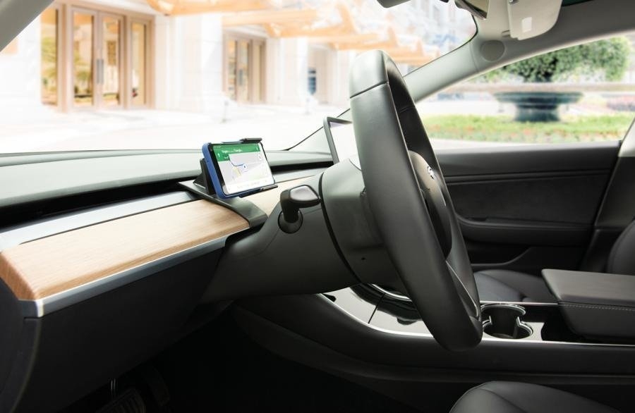 Universell, justerbar hållare för telefoner utan fodral eller med fodral med mått: 70-83 mm (bredd), 2-10 mm (tjocklek)